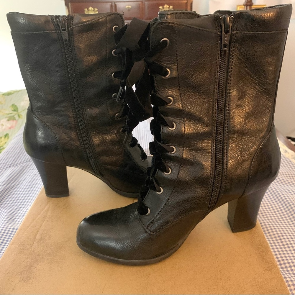 Born “Fleming” LaceUp 2.5” Block Heel Women’s Leather Boots 6.5M